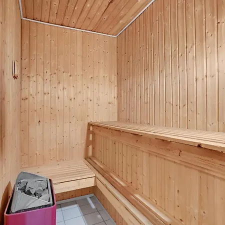 In With Sauna *